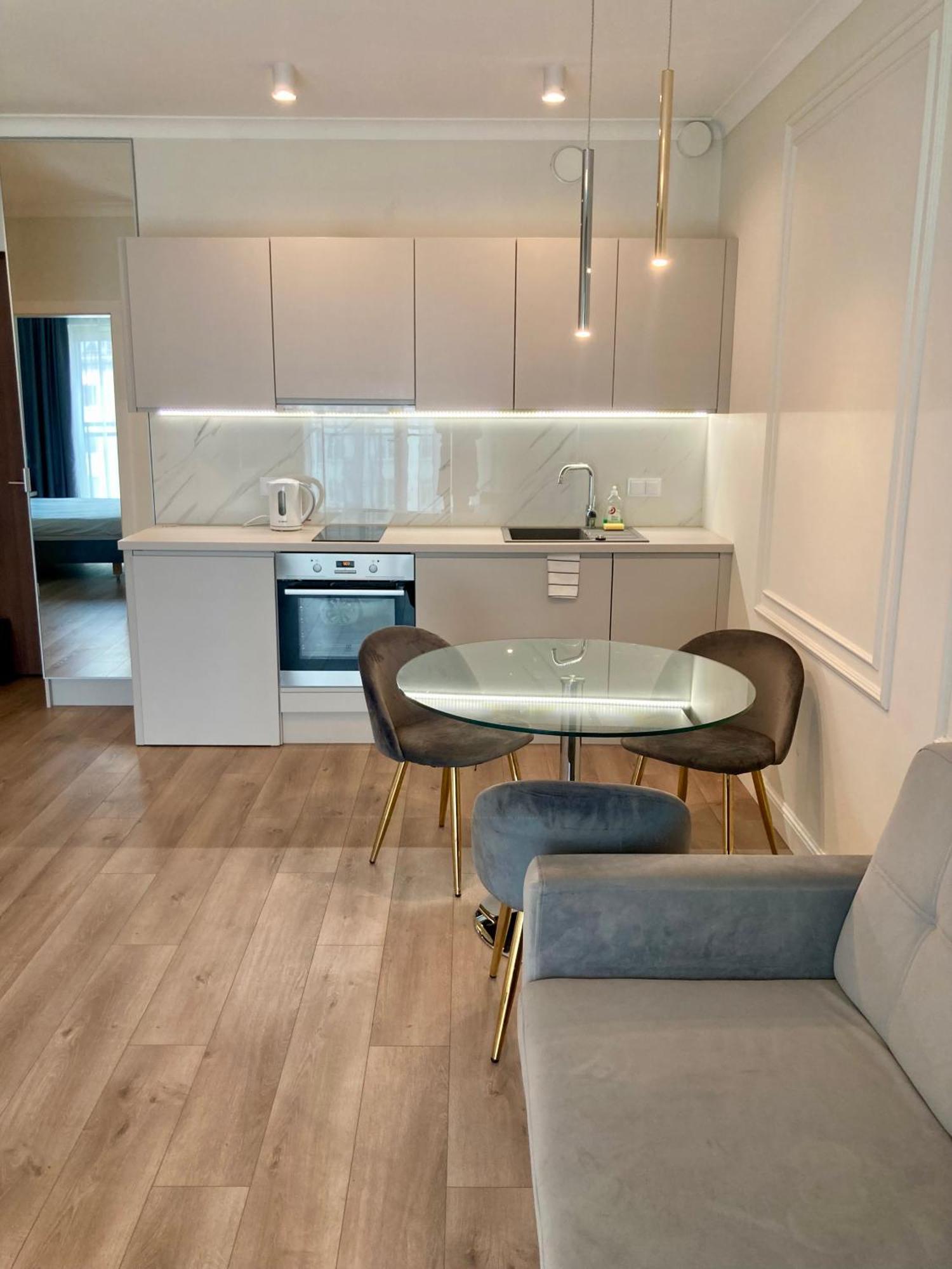 Mennica Residence Hotel Apartments Варшава Экстерьер фото